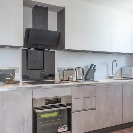 Stayzeni, Ouse Court Stunning 2 Bed Flat Apartment