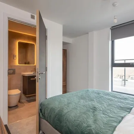 Luxury Penthouse, Minster Views, Terrace & Parking